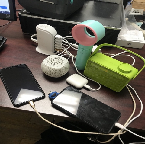 超方便的快充多孔插座，$12/个（含税）一机多充，坐享其成，6口充电头，智能识别，兼容更多电子设备