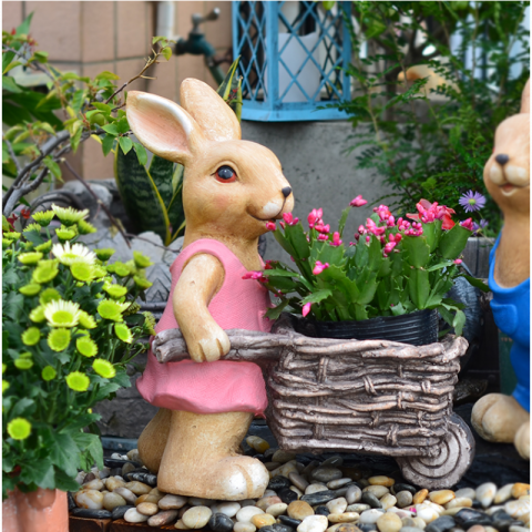 推车男女兔子花盆摆件